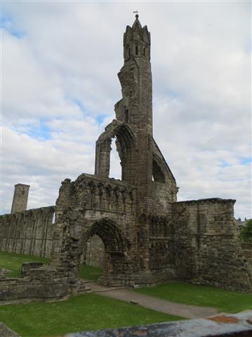 Ruines de monastères abandonnés lors des guerres avec les anglais